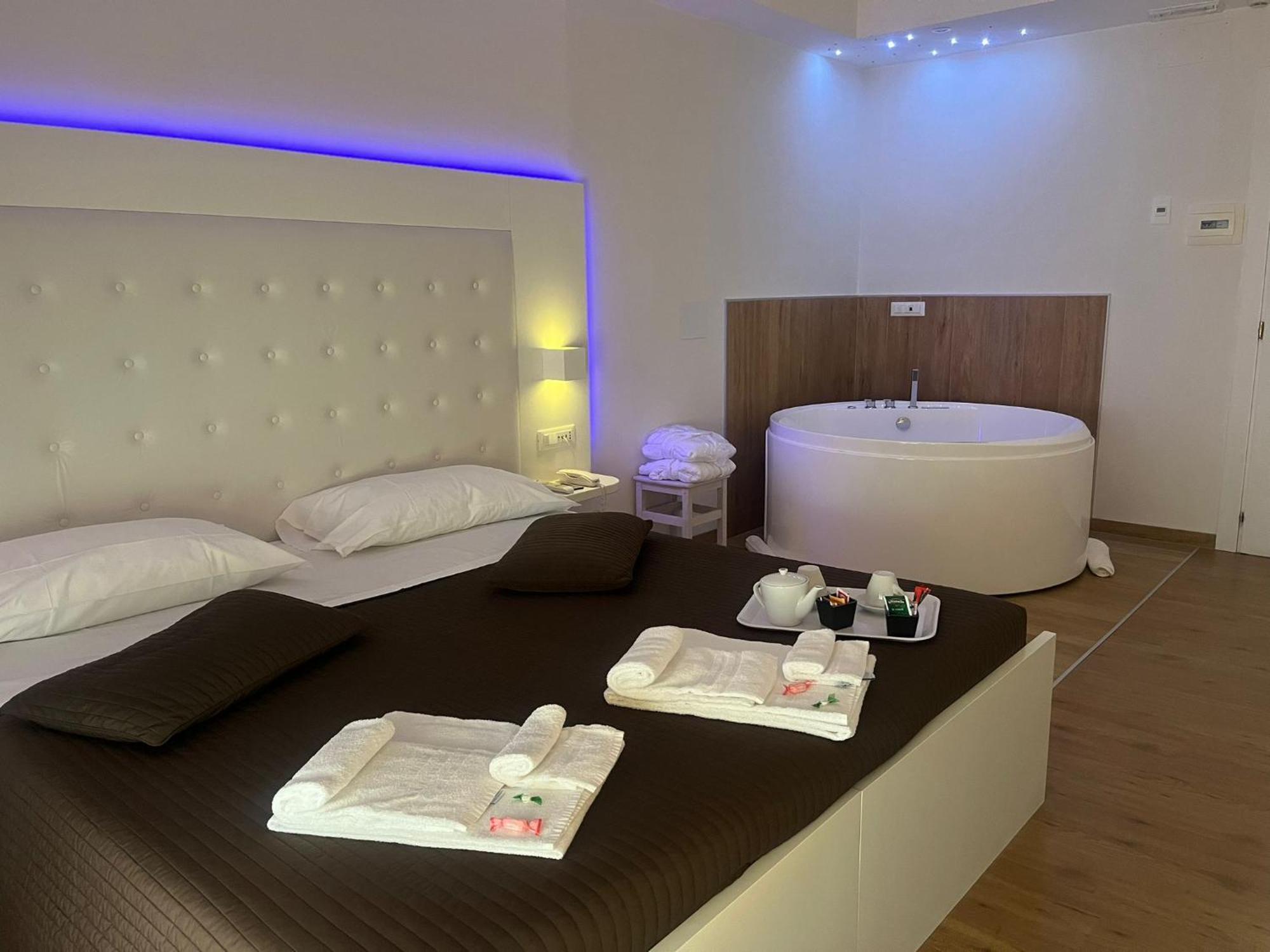 Boutique Hotel E Spa Citta Bianca เปสการา ภายนอก รูปภาพ