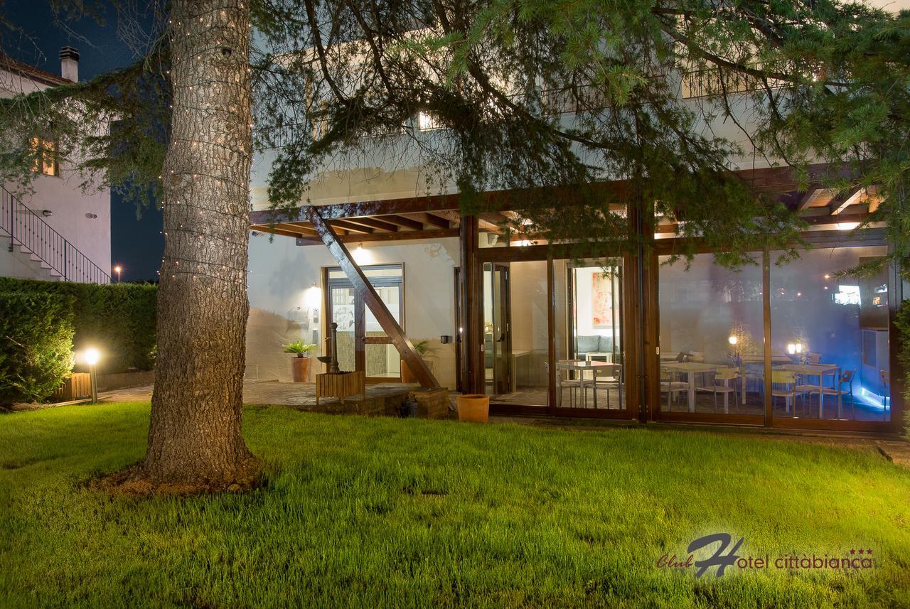 Boutique Hotel E Spa Citta Bianca เปสการา ภายนอก รูปภาพ