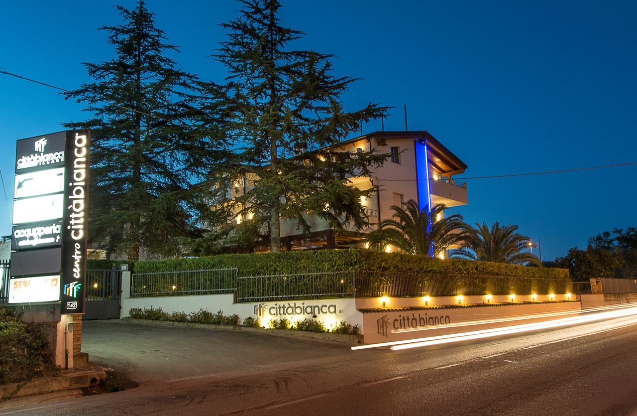 Boutique Hotel E Spa Citta Bianca เปสการา ภายนอก รูปภาพ
