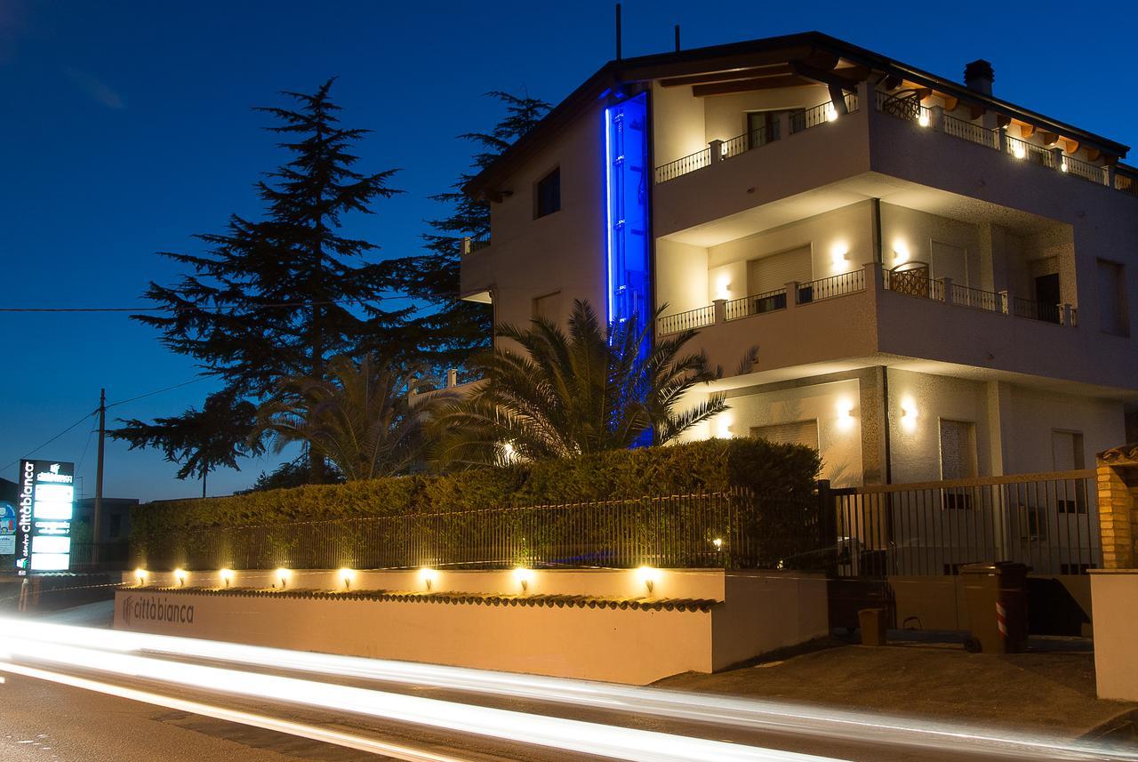 Boutique Hotel E Spa Citta Bianca เปสการา ภายนอก รูปภาพ