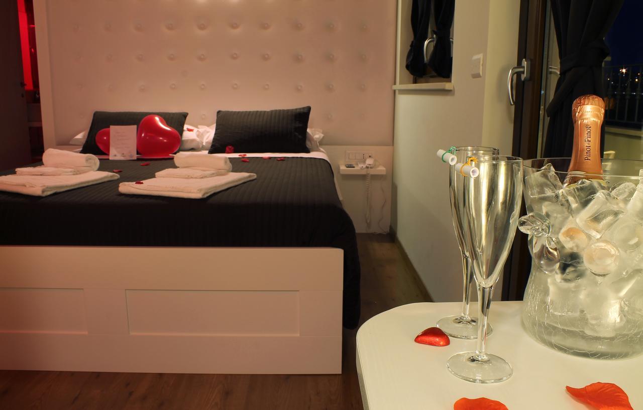 Boutique Hotel E Spa Citta Bianca เปสการา ภายนอก รูปภาพ